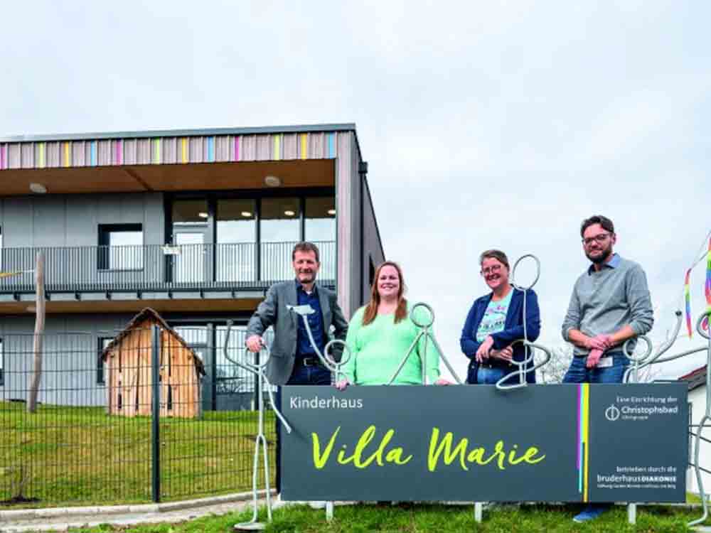 Großes Vergnügen für die Kleinsten: Geschäftsführer des Göppinger Christophsbads liest den Kindern der Kita Villa Marie vor Großes Vergnügen für die Kleinsten: Geschäftsführer des Göppinger Christophsbads liest den Kindern der Kita Villa Marie vor