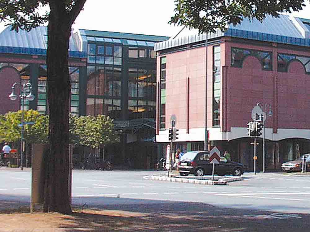 Neu: Touristische Routen und Sehenswürdigkeiten in Gütersloh, Kreuzung an der Stadtbücherei 2001 Neu: Touristische Routen und Sehenswürdigkeiten in Gütersloh, Kreuzung an der Stadtbücherei 2001