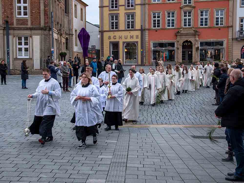 Palmsonntag – »Von ›Hosianna‹ bis ›Kreuzige ihn‹«, Gläubige feiern den Einzug Jesu in Jerusalem und starten in die Karwoche Palmsonntag – »Von ›Hosianna‹ bis ›Kreuzige ihn‹«, Gläubige feiern den Einzug Jesu in Jerusalem und starten in die Karwoche