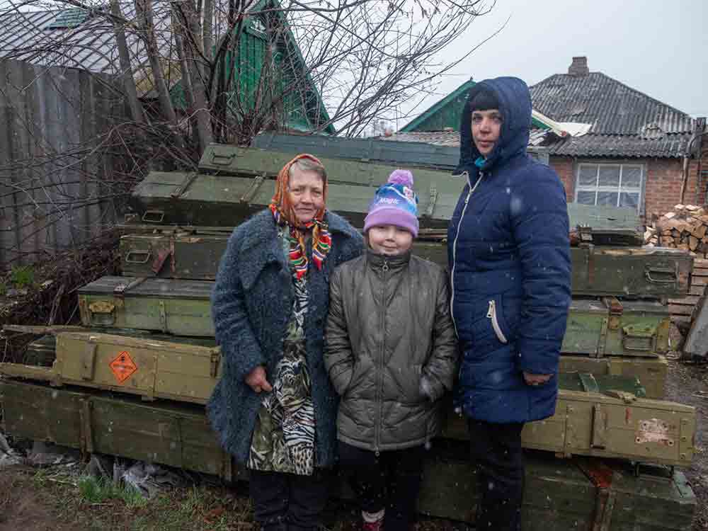 Ukraine: Jeden Tag stirbt ein Kind – Explosivwaffen und Landminen stellen eine besondere Gefahr dar, Save the Children Deutschland Ukraine: Jeden Tag stirbt ein Kind – Explosivwaffen und Landminen stellen eine besondere Gefahr dar, Save the Children Deutschland