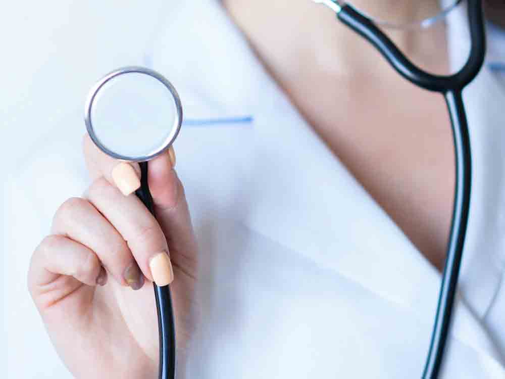 Klinikum Gütersloh, Patientin mit Überweisung in die Notaufnahme nach Hause geschickt, 3 Monate verloren, Diagnose im SEH: Darmkrebs
