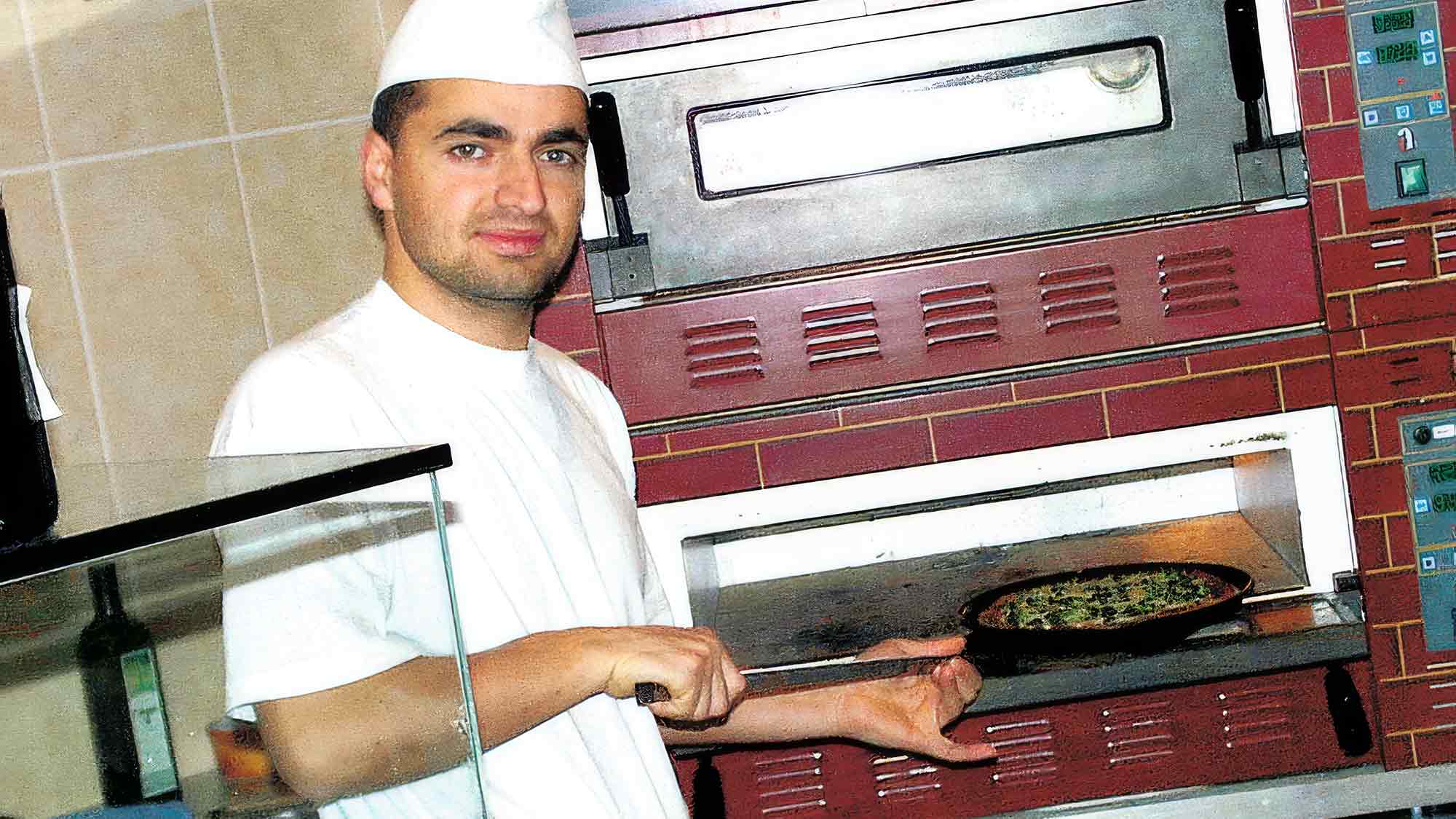 KWS History: Stadtgeschichte Güersloh – Neueröffnung – Güterslohs erste Diätpizza im »La Grotta«, April 2003