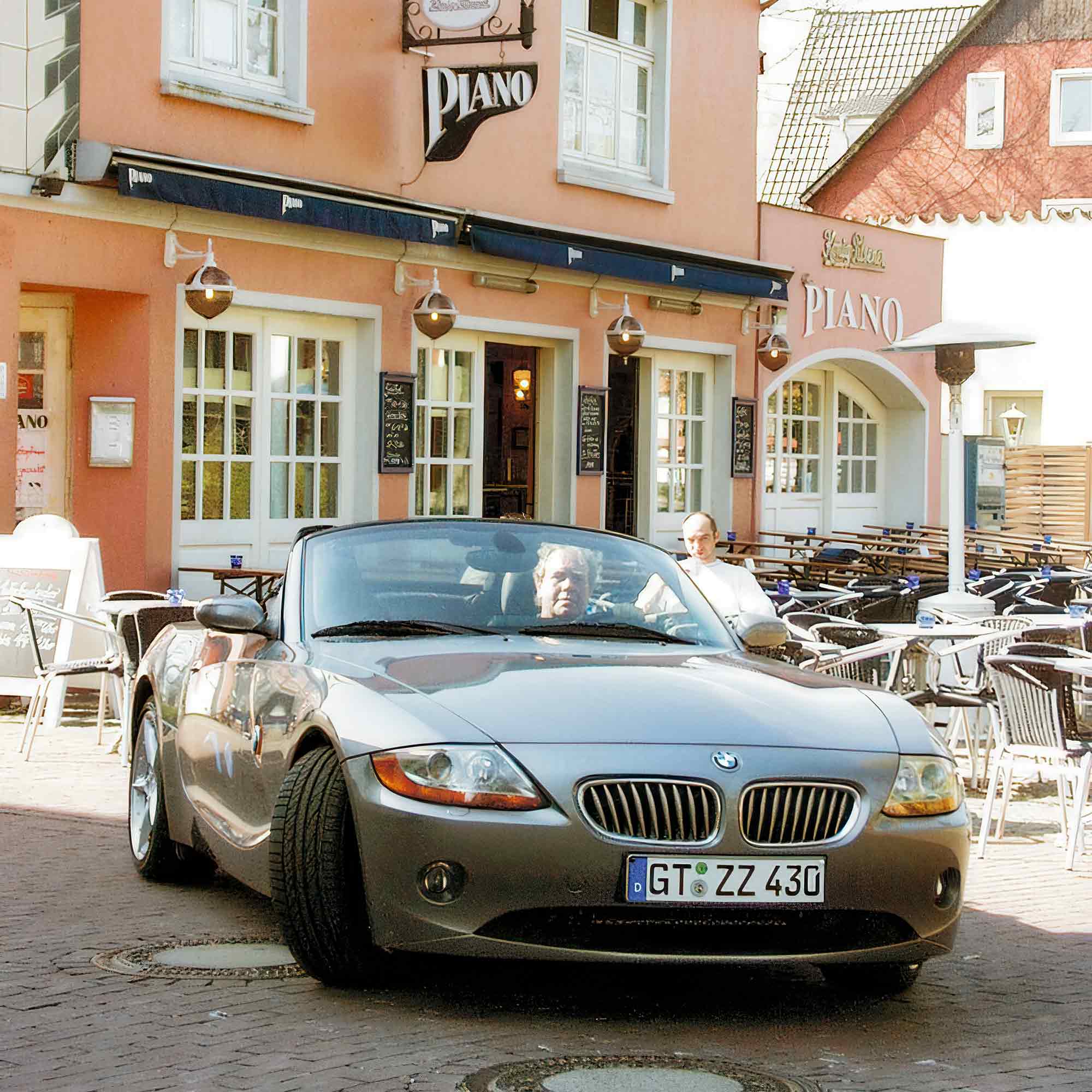 KWS History: Stadtgeschichte Gütersloh – BMW Z4 2003, Walter Schmäling vom »Piano« ist begeistert KWS History: Stadtgeschichte Gütersloh – BMW Z4 2003, Walter Schmäling vom »Piano« ist begeistert