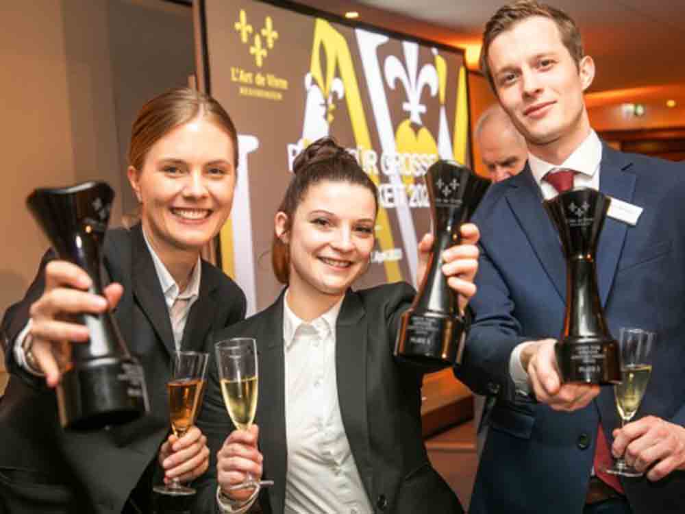 Vanessa Lieser ist Siegerin des Service Wettbewerbs am 17. April 2023 in Berlin: Preis für große Gastlichkeit 2023 Vanessa Lieser ist Siegerin des Service Wettbewerbs am 17. April 2023 in Berlin: Preis für große Gastlichkeit 2023