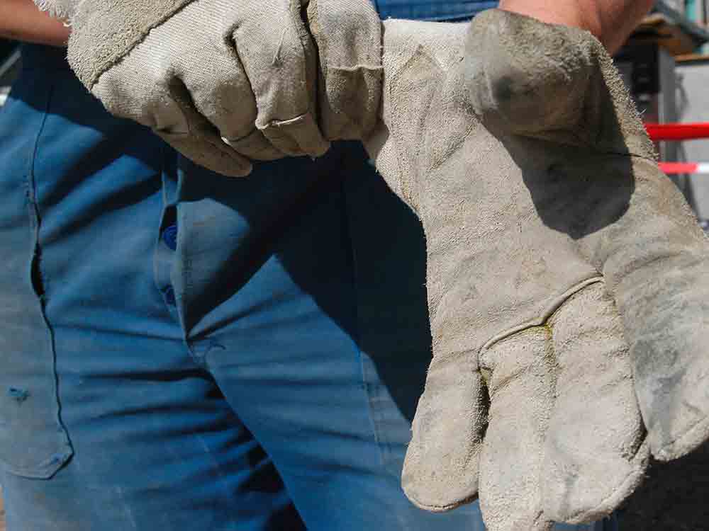 Workers’ Memorial Day, im Fokus: »Unsichtbare Gefahren«, jeder Job im Kreis Gütersloh hat seine Tücken, IG BAU startet 233.100 mal »Sicherheits Weckruf« Workers’ Memorial Day, im Fokus: »Unsichtbare Gefahren«, jeder Job im Kreis Gütersloh hat seine Tücken, IG BAU startet 233.100 mal »Sicherheits Weckruf«