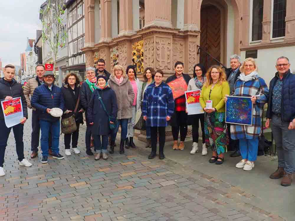 Lemgo, Antonio Ugia Kunstaktion, 2.800 Euro für Ambulanten Hospiz und Palliativ Beratungsdienst Lippe Lemgo, Antonio Ugia Kunstaktion, 2.800 Euro für Ambulanten Hospiz und Palliativ Beratungsdienst Lippe
