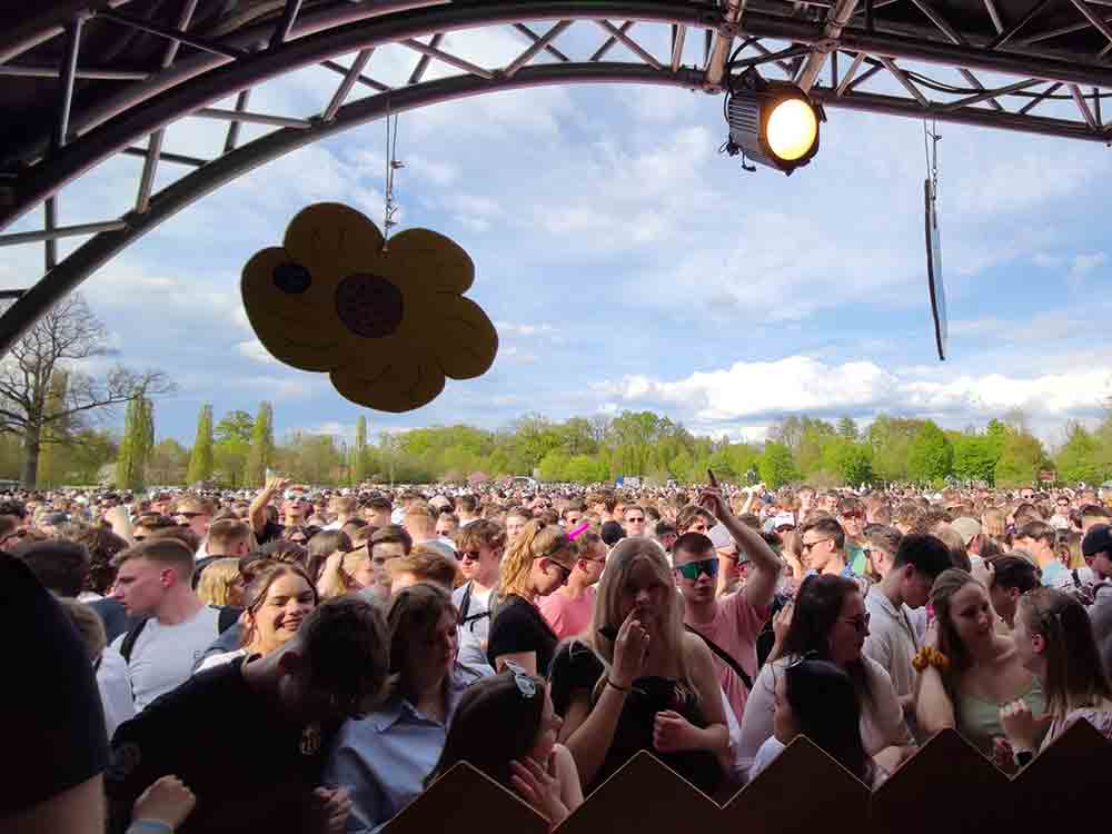 10.000 Besucher feiern fröhlich im Gartenschaupark Rietberg, großer Andrang bei beiden Veranstaltungen am 1. Mai 2023 10.000 Besucher feiern fröhlich im Gartenschaupark Rietberg, großer Andrang bei beiden Veranstaltungen am 1. Mai 2023