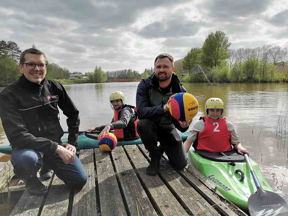 Auf dem Obersee geht es auf Torejagd, mit Kanupolo gibt es ein neues Sportangebot im Gartenschaupark Rietberg Auf dem Obersee geht es auf Torejagd, mit Kanupolo gibt es ein neues Sportangebot im Gartenschaupark Rietberg