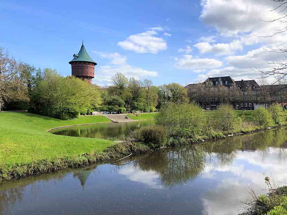 Attraktivität und Nachhaltigkeit in der Cuxhavener Innenstadt steigern: Umgestaltung des Wasserturmparks und der Schleusenprielanlage Attraktivität und Nachhaltigkeit in der Cuxhavener Innenstadt steigern: Umgestaltung des Wasserturmparks und der Schleusenprielanlage