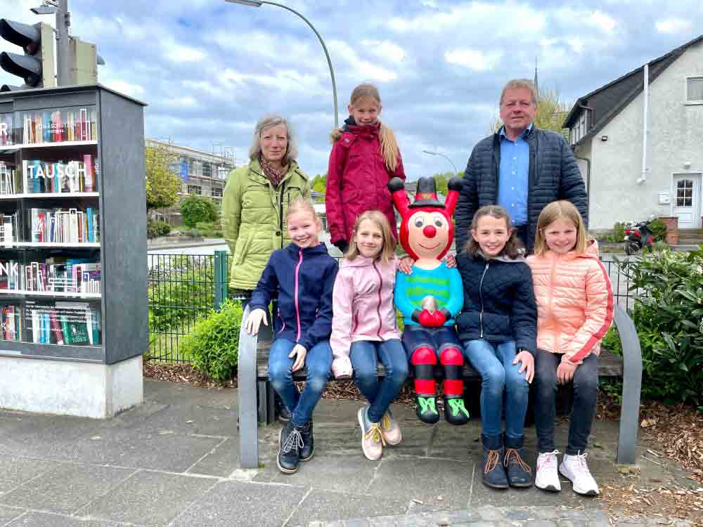 Rietberg, nun ist die Rieti Familie komplett, Kinder aus der Kunstwerkstatt Karin Wolf arbeiten fleißig mit Rietberg, nun ist die Rieti Familie komplett, Kinder aus der Kunstwerkstatt Karin Wolf arbeiten fleißig mit