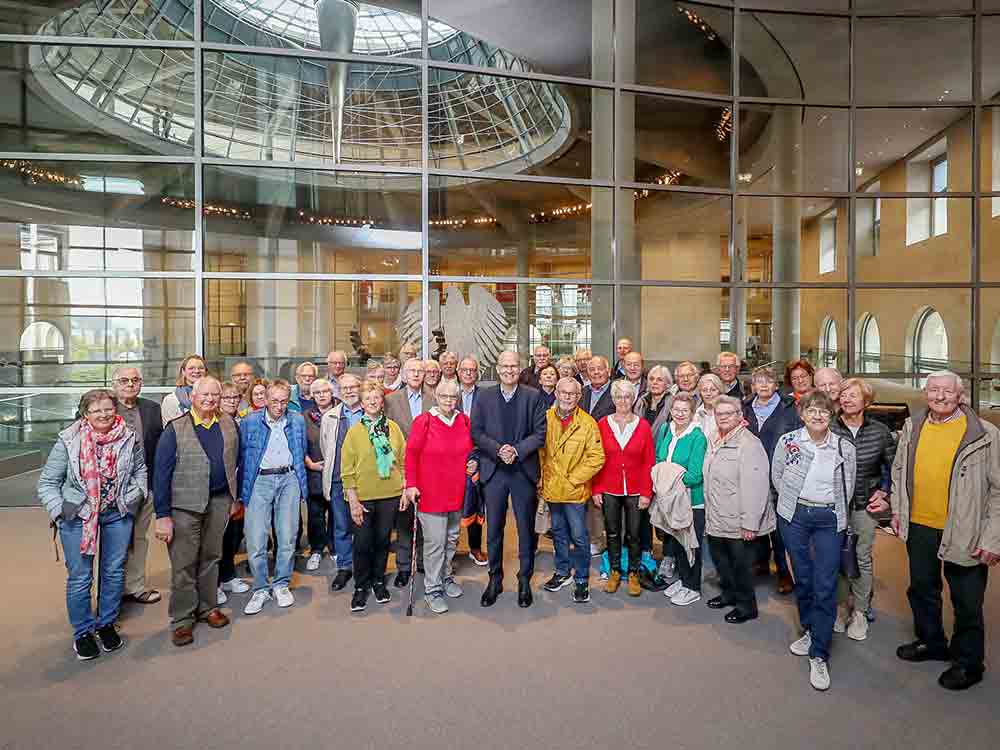 Ehrenamtliche Seniorenbeiräte aus dem Kreis Gütersloh auf Informationsfahrt bei Ralph Brinkhaus in Berlin Ehrenamtliche Seniorenbeiräte aus dem Kreis Gütersloh auf Informationsfahrt bei Ralph Brinkhaus in Berlin