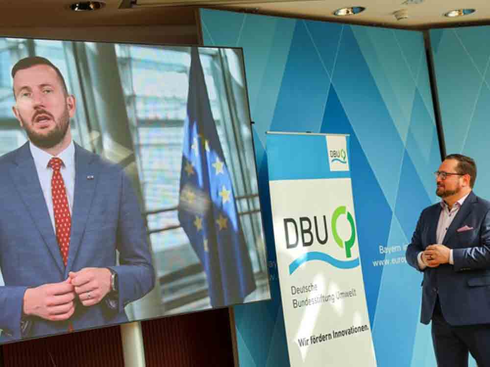 Umweltkommissar Sinkevicius: Fast Fashion ist aus der Mode, »Textilsektor Schlüssel für grüne Transformation«, #DBUgoesBrussels Umweltkommissar Sinkevicius: Fast Fashion ist aus der Mode, »Textilsektor Schlüssel für grüne Transformation«, #DBUgoesBrussels