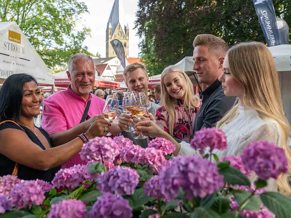 Soester Winzermarkt vom 29. Juni bis zum 2. Juli 2023, erstmals mit Blick auf Dom, Fachwerk und Rathaus Soester Winzermarkt vom 29. Juni bis zum 2. Juli 2023, erstmals mit Blick auf Dom, Fachwerk und Rathaus
