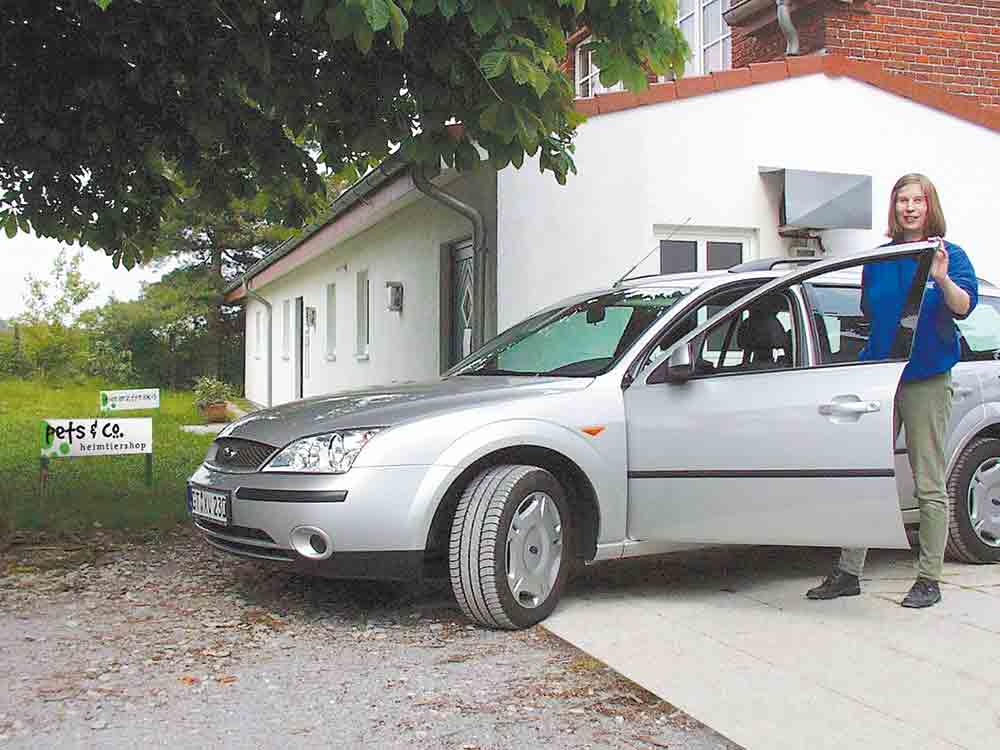 Anzeige: Gütersloh, große Klappe in Gütsel, Susanne F. von Pets & Co. testet den Ford Mondeo 2001 Anzeige: Gütersloh, große Klappe in Gütsel, Susanne F. von Pets & Co. testet den Ford Mondeo 2001