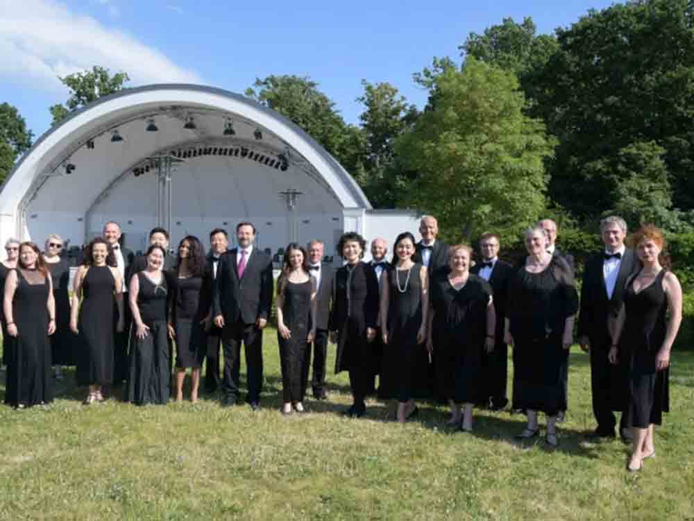 Tourismuszentrale Rostock und Warnemünde, auf Chorweltreise im Kurhausgarten: Volkstheater gastiert in Warnemünde Tourismuszentrale Rostock und Warnemünde, auf Chorweltreise im Kurhausgarten: Volkstheater gastiert in Warnemünde