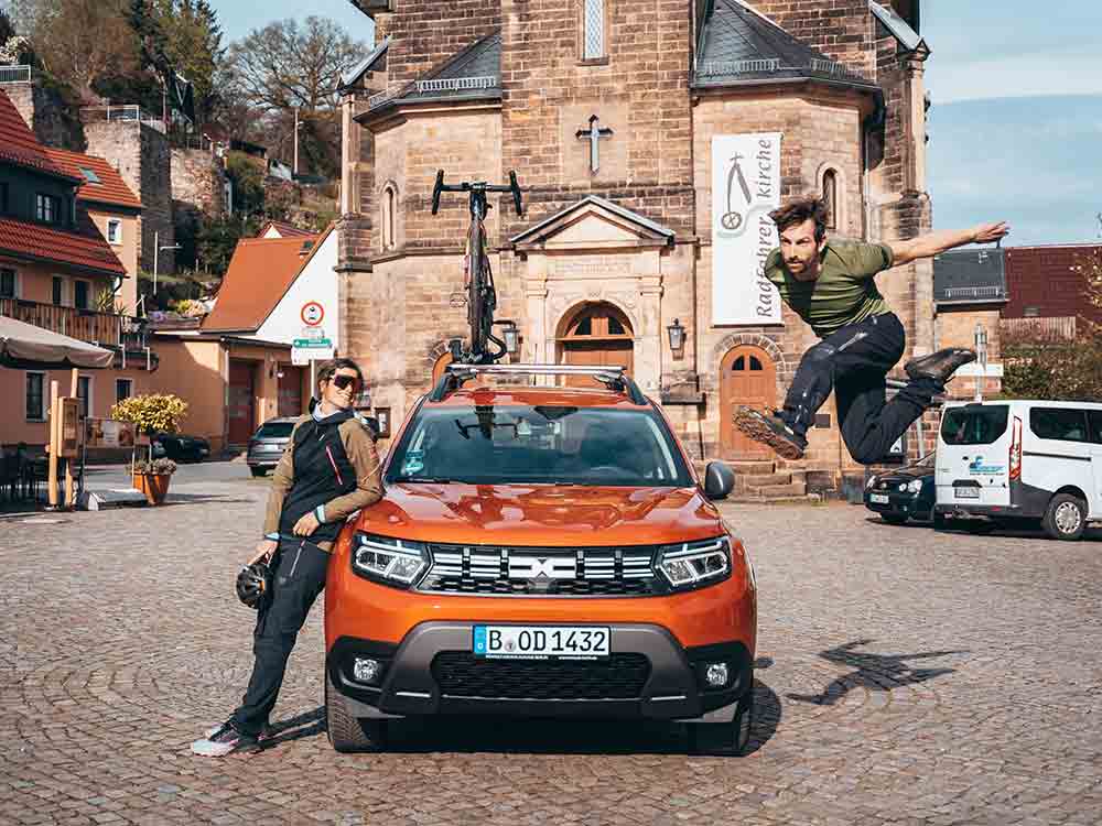 Parkour Sportler trifft BMX und Mountainbike Meisterin, Dacia Outdoor Challenge mit den Sportprofis Benni Grams und Steffi Marth