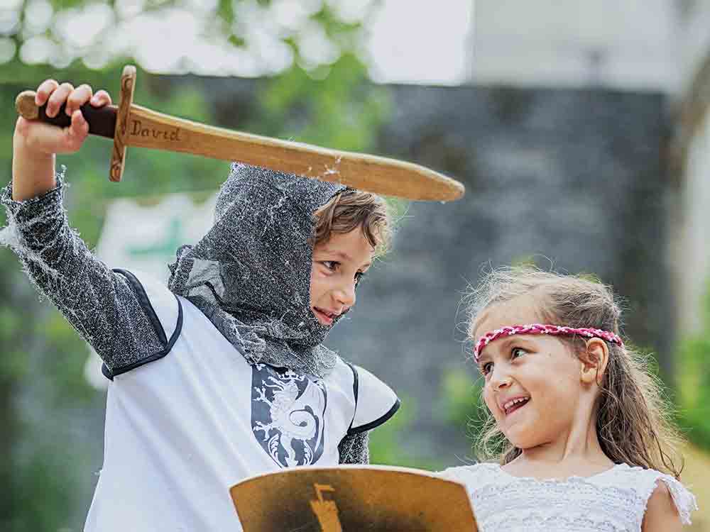Sparrenburgfest holt das Mittelalter nach Bielefeld, vom 28. bis zum 30. Juli 2023 gibt es Ritter, Schaukämpfe und Marktstände vor historischer Kulisse Sparrenburgfest holt das Mittelalter nach Bielefeld, vom 28. bis zum 30. Juli 2023 gibt es Ritter, Schaukämpfe und Marktstände vor historischer Kulisse