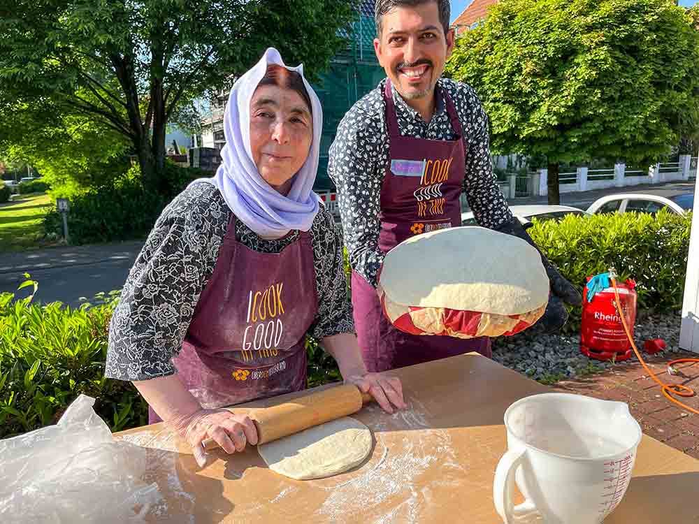 Diakonie, »Über den Tellerrand« schauen, Koch Events der Stadtteilkoordination Brackwede bringen Menschen aus aller Welt an einen Tisch
