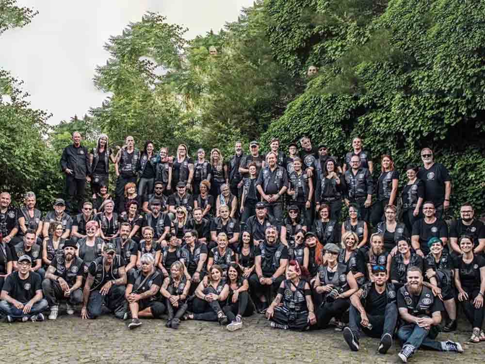 Barber Angels Brotherhood, helfende »Scherenhände«: Die Barber Angels unterstützen Bedürftige in Gütersloh mit Gratis-Haarschnitten