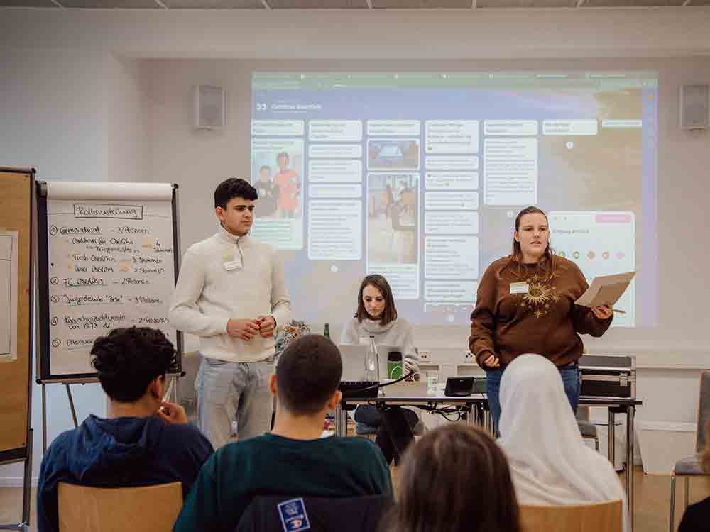 Bielefeld und Düsseldorf führend in der politischen Bildung, mehr als 2021 200 Veranstaltungen 2021, Haus Neuland mit Vorreiter Rolle Bielefeld und Düsseldorf führend in der politischen Bildung, mehr als 2021 200 Veranstaltungen 2021, Haus Neuland mit Vorreiter Rolle