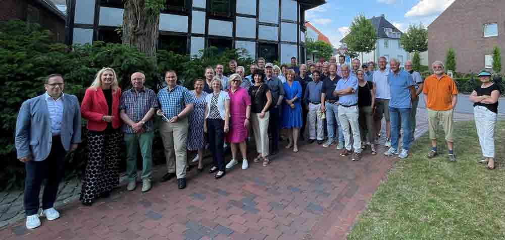 Oelde, Schlüsselübergabe in Sünninghausen, Bürgermeisterin Karin Rodeheger übergibt neues Dorfgemeinschaftshaus an die Vereine Oelde, Schlüsselübergabe in Sünninghausen, Bürgermeisterin Karin Rodeheger übergibt neues Dorfgemeinschaftshaus an die Vereine