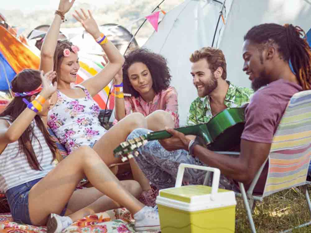 Gigaset, von der faltbaren Trinkflasche bis zum Outdoor Smartphone, 5 Dinge, die auf keinem Festival fehlen dürfen Gigaset, von der faltbaren Trinkflasche bis zum Outdoor Smartphone, 5 Dinge, die auf keinem Festival fehlen dürfen