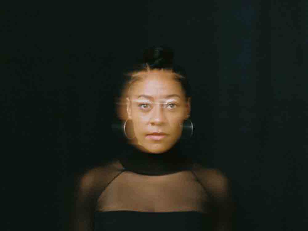 Diana Ezerex präsentiert die Identity Show: eine bewegende Performance über Identität und Akzeptanz, 23. September 2023 Diana Ezerex präsentiert die Identity Show: eine bewegende Performance über Identität und Akzeptanz, 23. September 2023