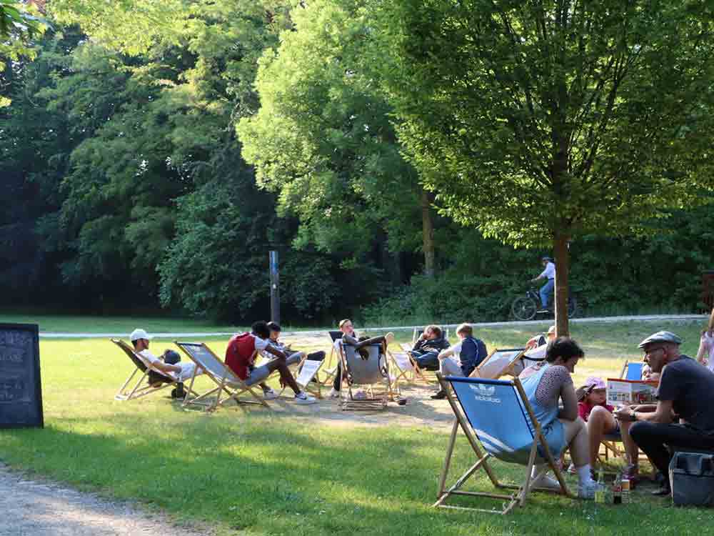 Lesen an der Dalke, Bücherkiez Gütersloh: Mit Buch im Liegestuhl zurücklehnen, 8. Juli und 12. August 2023
