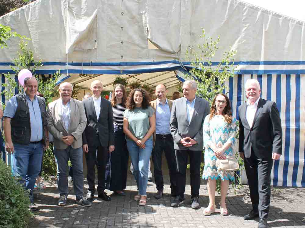 Schützenfestkleider in großen Größen gesucht, LWL Einrichtungen Marsberg freuen sich über Schützenfest Kleiderspenden Schützenfestkleider in großen Größen gesucht, LWL Einrichtungen Marsberg freuen sich über Schützenfest Kleiderspenden