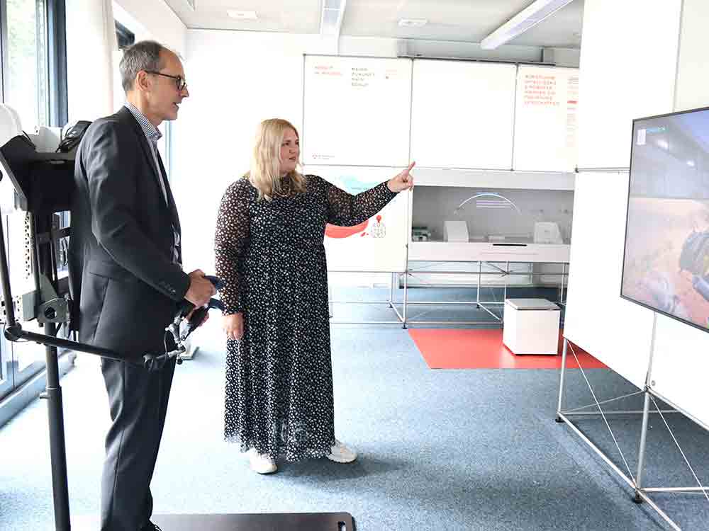 Wie werden wir in Zukunft arbeiten? Ausstellung zur Arbeitswelt von morgen, Bielefeld, 31. Juli bis 8. September 2023 Wie werden wir in Zukunft arbeiten? Ausstellung zur Arbeitswelt von morgen, Bielefeld, 31. Juli bis 8. September 2023