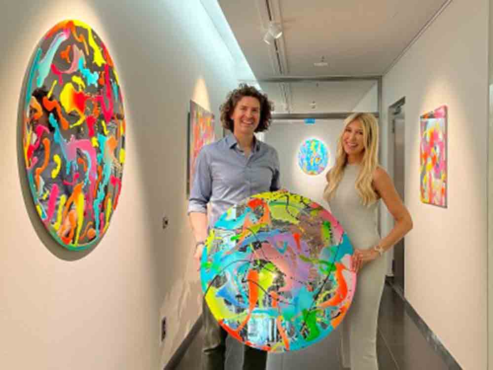 »Color up life, Sony Center Berlin im Wandel« – Jahresausstellung wurde von dem Künstler Sascha Dahl eröffnet »Color up life, Sony Center Berlin im Wandel« – Jahresausstellung wurde von dem Künstler Sascha Dahl eröffnet