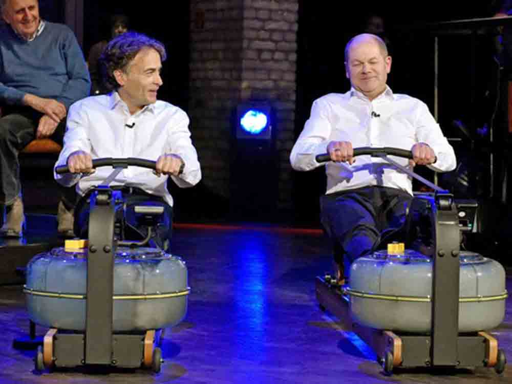 Olaf Scholz und Giovanni di Lorenzo beim Sport: Radio Bremen Talkshow »3 nach 9 – Best of: Geheimnisse und gute Laune« am Freitag, 11. August 2023 Olaf Scholz und Giovanni di Lorenzo beim Sport: Radio Bremen Talkshow »3 nach 9 – Best of: Geheimnisse und gute Laune« am Freitag, 11. August 2023