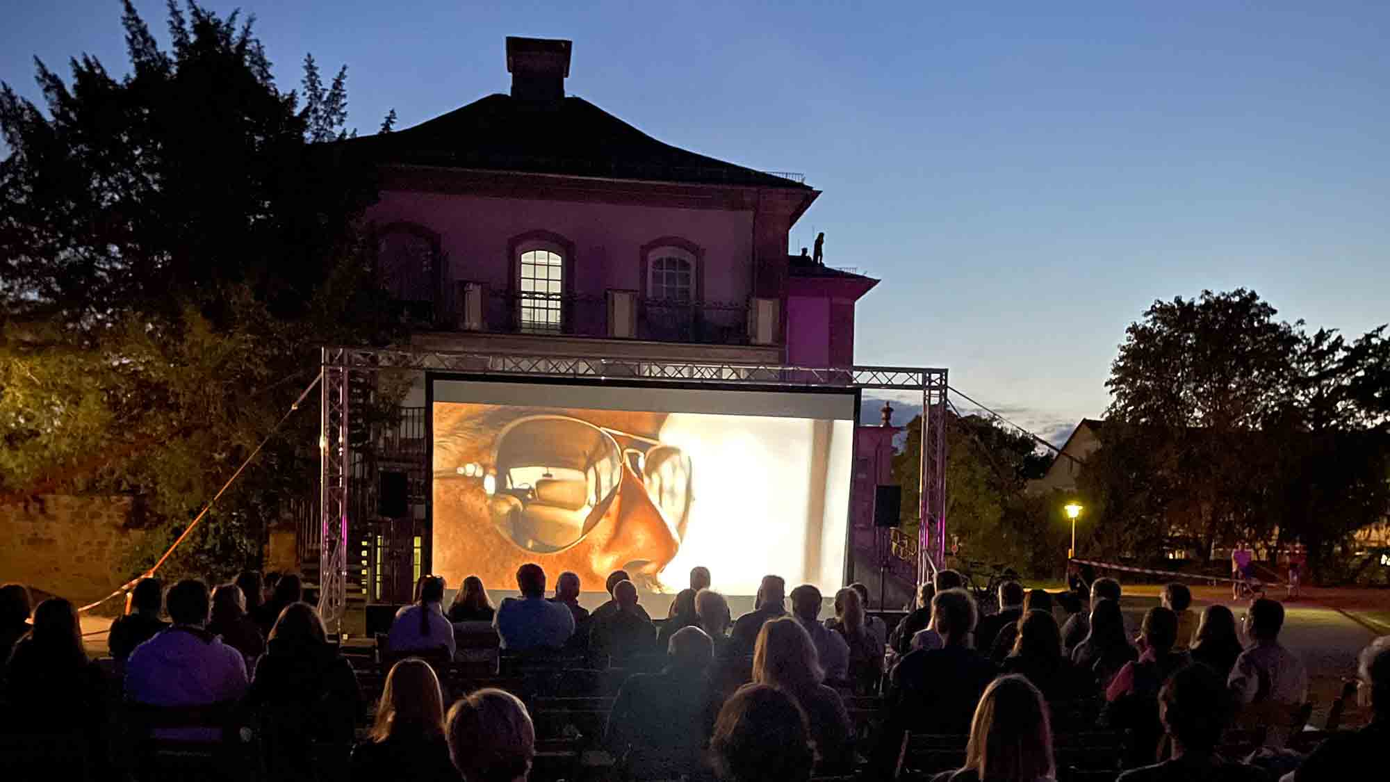 Kino Highlights mit bestem Sound beim »Kopfhörerkino« im Kurpark der Stadt Bad Salzuflen, 7. bis 10. September 2023 Kino Highlights mit bestem Sound beim »Kopfhörerkino« im Kurpark der Stadt Bad Salzuflen, 7. bis 10. September 2023