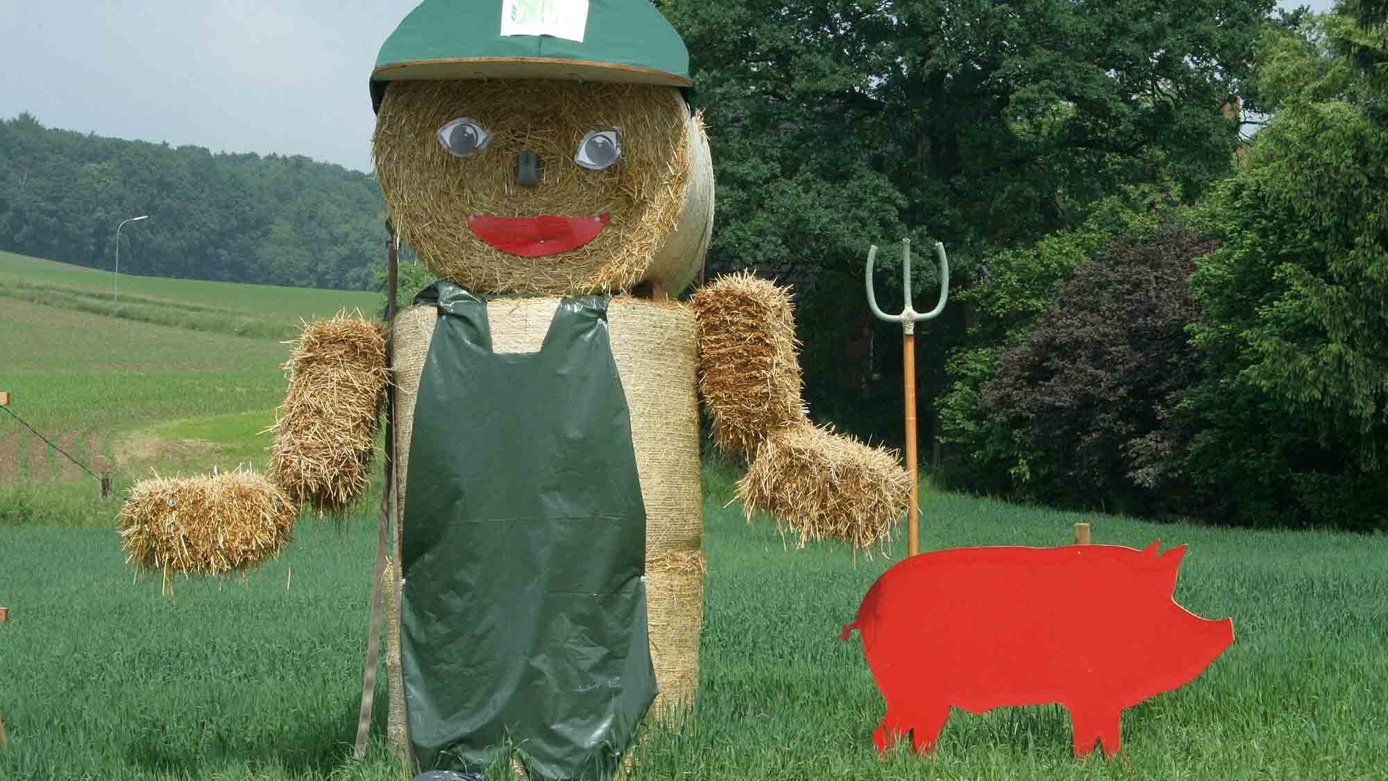 Landwirtschaftliche Street Art im ganzen Kreis Gütersloh, kreative Strohskulpturen zum &raquo;Tag der Landwirtschaft&laquo; am 3. September 2023