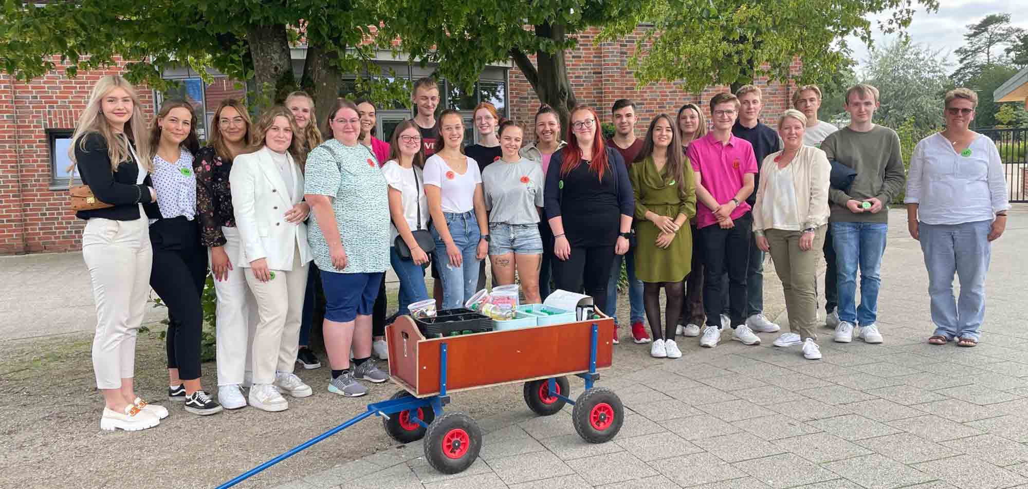 Schön, dass ihr da seid! Ausbildungsstart bei der Stadt Oelde, 10 neue Auszubildende im Vier Jahreszeiten Park begrüßt Schön, dass ihr da seid! Ausbildungsstart bei der Stadt Oelde, 10 neue Auszubildende im Vier Jahreszeiten Park begrüßt