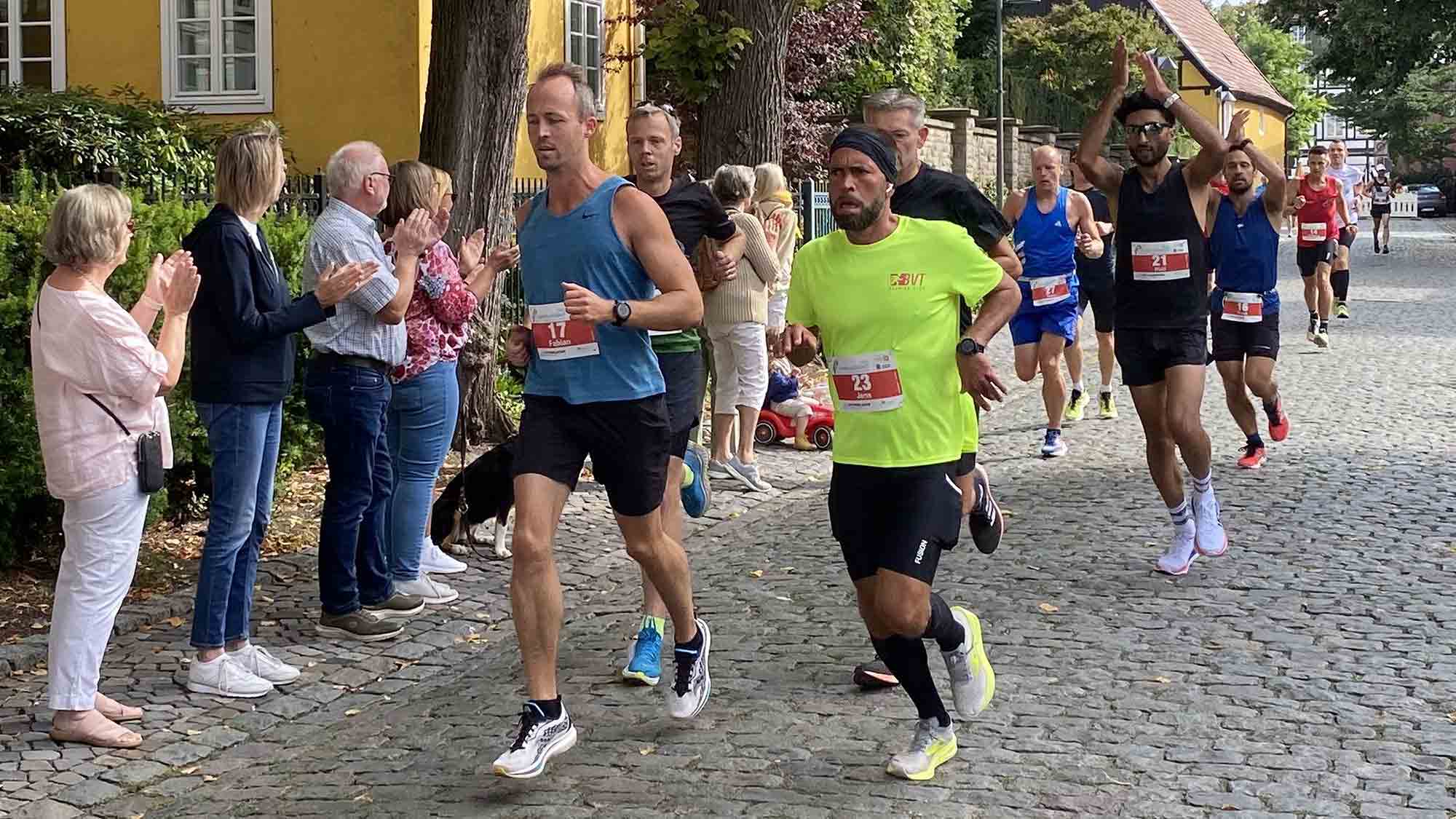 Rietberg: Die Sportler beim Grafschaftslauf anfeuern, Kinderläufe und Fan Nest am Sonntag in der Müntestraße, 27. August 2023 Rietberg: Die Sportler beim Grafschaftslauf anfeuern, Kinderläufe und Fan Nest am Sonntag in der Müntestraße, 27. August 2023