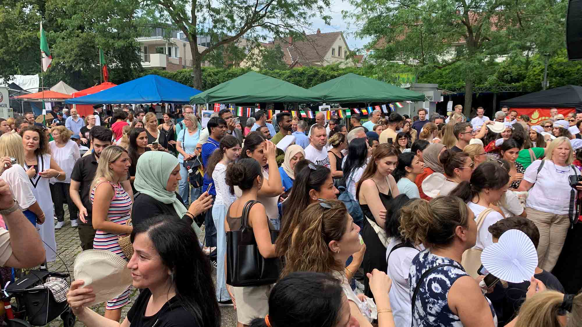 Gütersloh, Vielfalt bei »Gütersloh International«, »Gemeinsam leben in Gütersloh«. Gütersloh gewinnt Stadtwette gegen Landrat Gütersloh, Vielfalt bei »Gütersloh International«, »Gemeinsam leben in Gütersloh«. Gütersloh gewinnt Stadtwette gegen Landrat
