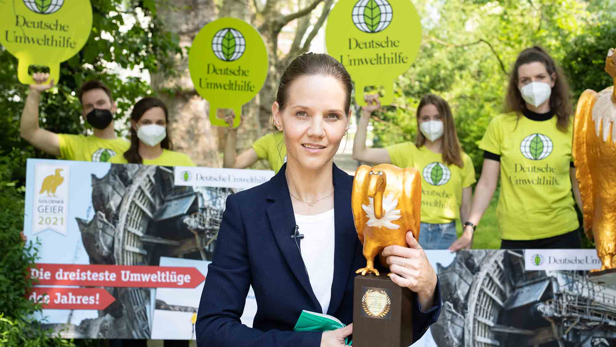 Deutsche Umwelthilfe ruft zur Wahl des Goldenen Geiers 2023 auf: Stimmen Sie über die dreisteste Umweltlüge des Jahres ab Deutsche Umwelthilfe ruft zur Wahl des Goldenen Geiers 2023 auf: Stimmen Sie über die dreisteste Umweltlüge des Jahres ab