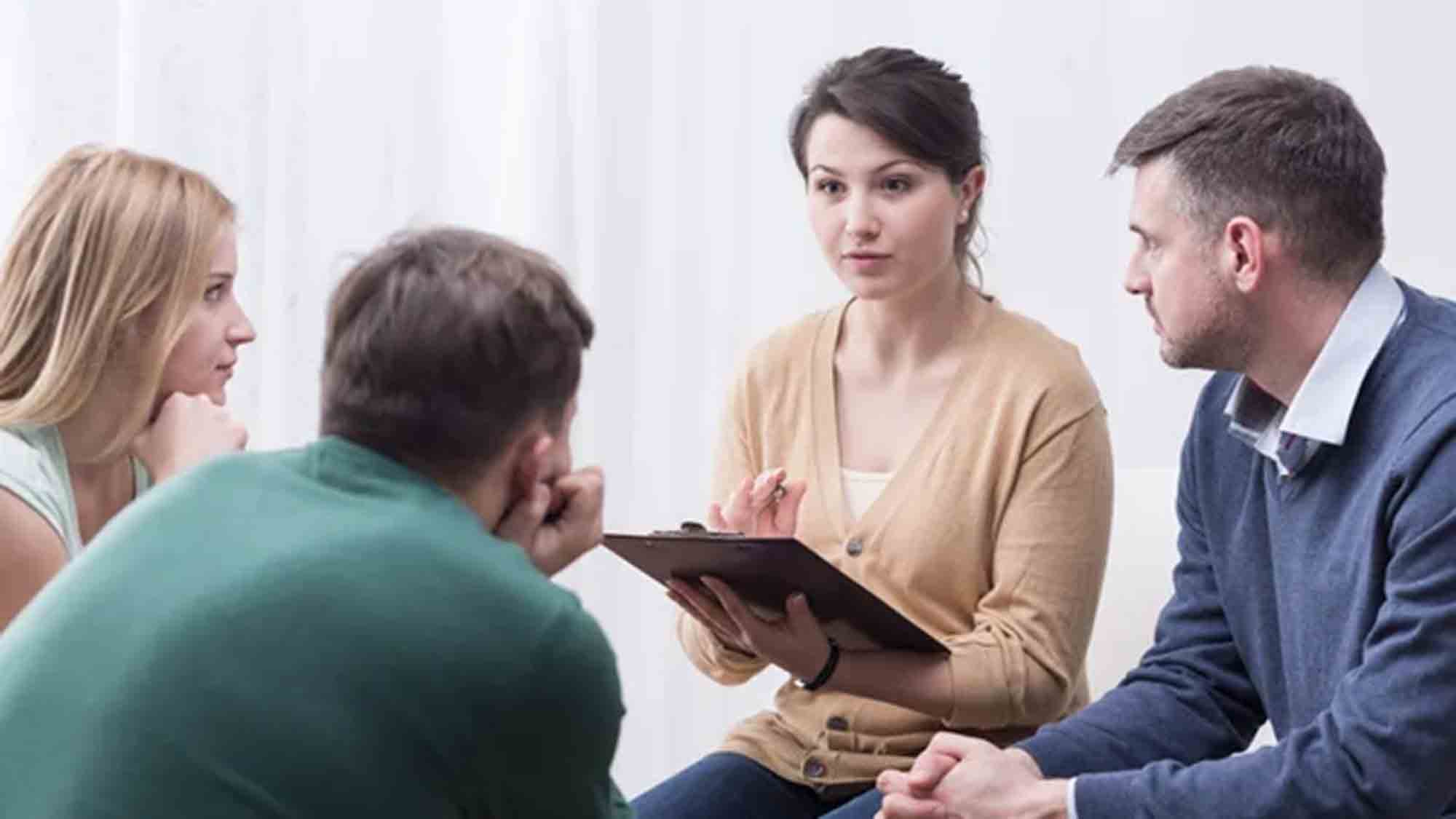Diskussion über Zukunft der Unabhängigen Patientenberatung und zentraler Hotlines im Krisenfall Diskussion über Zukunft der Unabhängigen Patientenberatung und zentraler Hotlines im Krisenfall