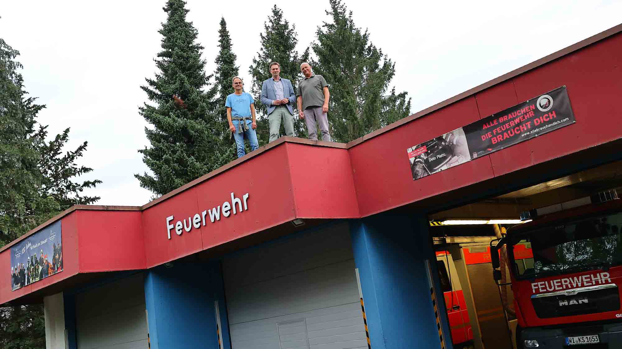 Finanziert aus Energieeinsparungen: Solaranlage bei Freiwilliger Feuerwehr Niederzwehren in Betrieb genommen Finanziert aus Energieeinsparungen: Solaranlage bei Freiwilliger Feuerwehr Niederzwehren in Betrieb genommen