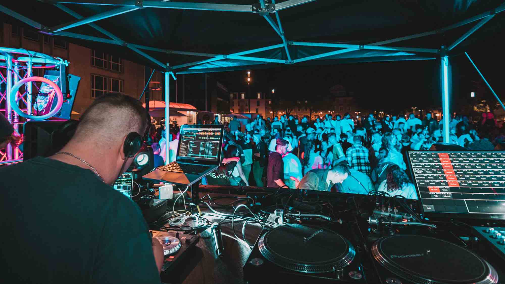Gütersloh, »Partyzone« Innenstadt: »DJs in Town« am 1. und 2. September 2023, Öffentliche Toilette in der Spiekergasse länger geöffnet Gütersloh, »Partyzone« Innenstadt: »DJs in Town« am 1. und 2. September 2023, Öffentliche Toilette in der Spiekergasse länger geöffnet