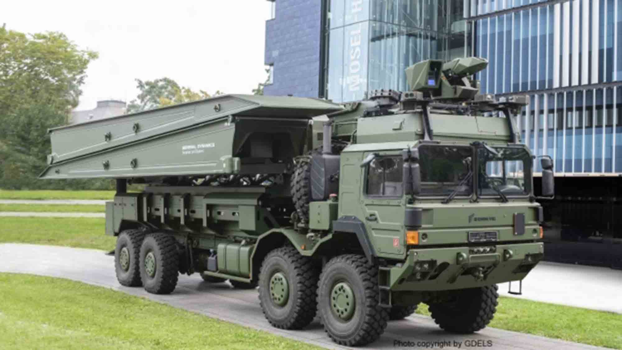 Anaconda: GDELS und Rheinmetall präsentieren radbeweglichen taktischen Brückenleger auf HX 8 x 8 Basis auf der Fachtagung Rü.Net 2023 Anaconda: GDELS und Rheinmetall präsentieren radbeweglichen taktischen Brückenleger auf HX 8 x 8 Basis auf der Fachtagung Rü.Net 2023
