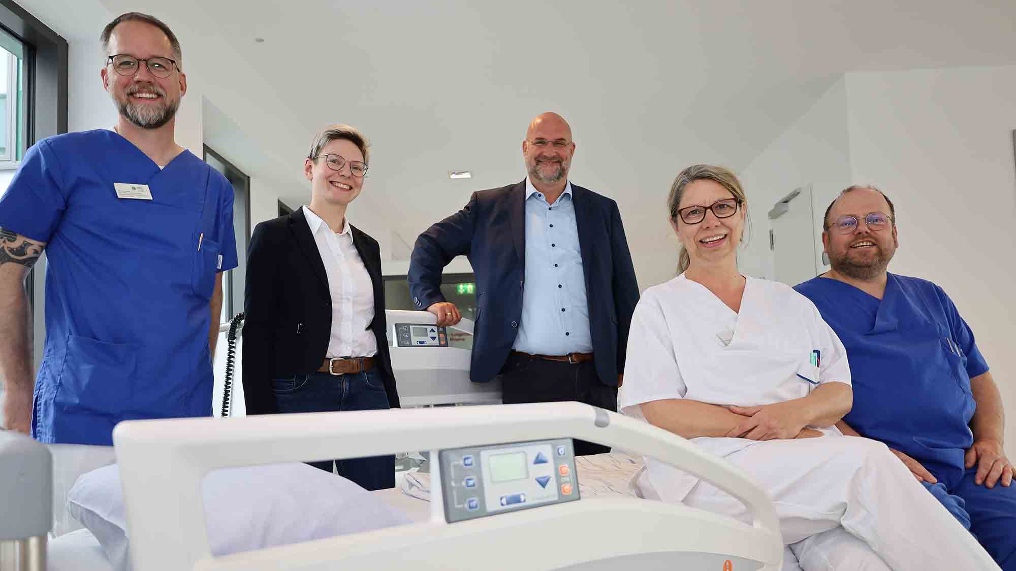 Sankt Elisabeth Hospital Gütersloh: Neue Betten für mehr Komfort, Robert und Christa Linnemann Stiftung spendet 45.000 Euro
Sankt Elisabeth Hospital Gütersloh: Neue Betten für mehr Komfort, Robert und Christa Linnemann Stiftung spendet 45.000 Euro
