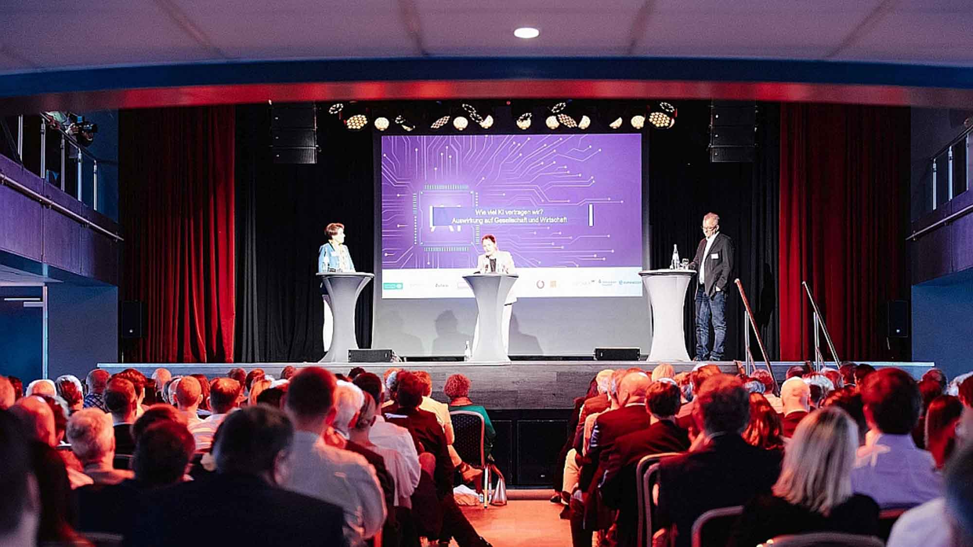 Unternehmen im Fluss – der Rhein verbindet, großes Unternehmertreffen auf der MS Rhein Energie mit mehr als 600 Gästen Unternehmen im Fluss – der Rhein verbindet, großes Unternehmertreffen auf der MS Rhein Energie mit mehr als 600 Gästen