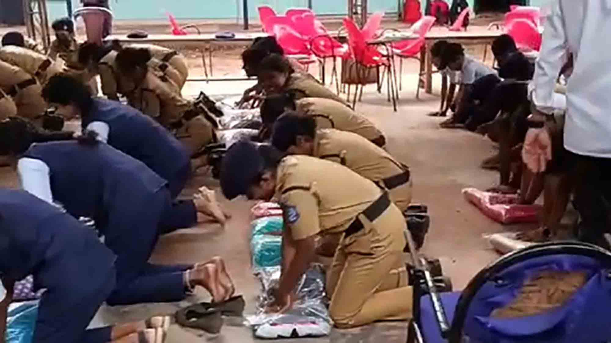 Gütersloh: Reanimationstraining für Notfälle – Gütsler Chefärztin schult mehr als 1.000 Personen in Indien Gütersloh: Reanimationstraining für Notfälle – Gütsler Chefärztin schult mehr als 1.000 Personen in Indien