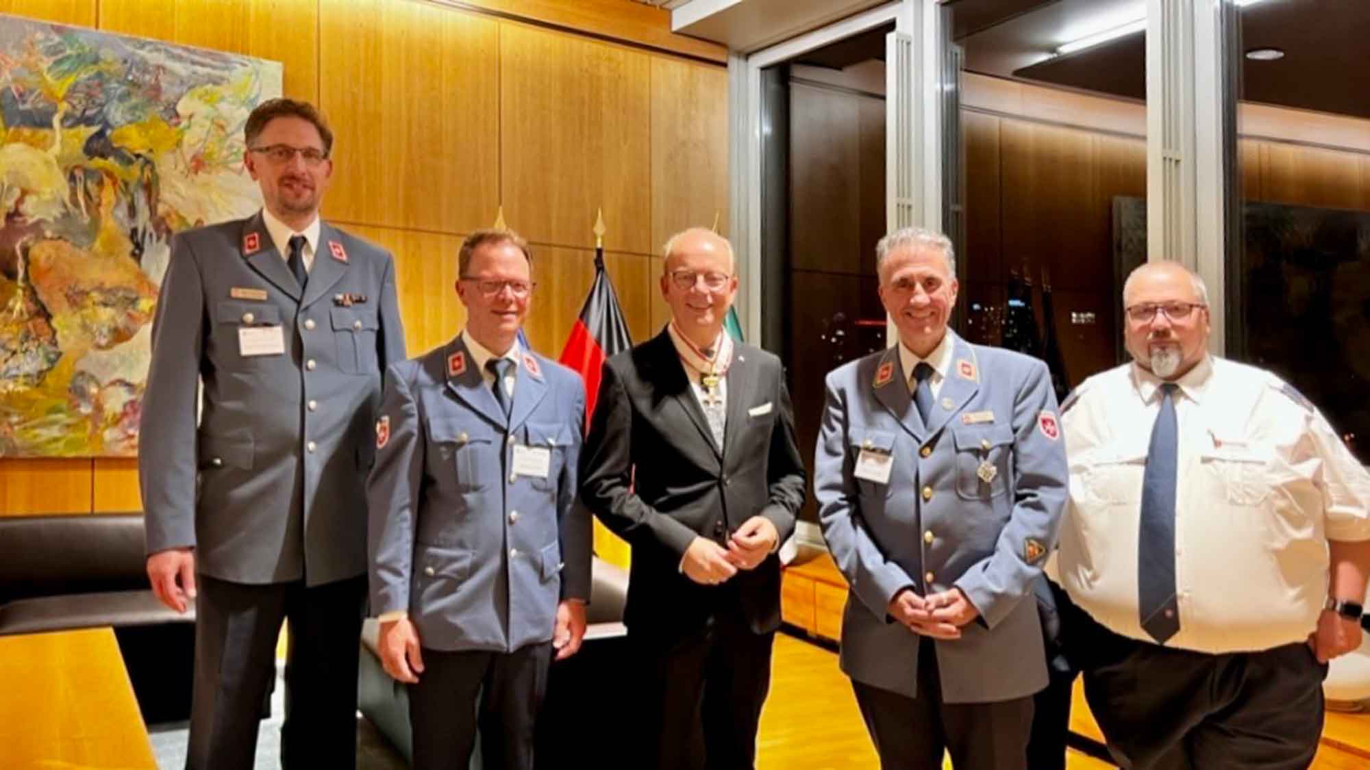 Malteser Hilfsdienst, Landtagspräsident André Kuper mit Kommandeurkreuz des Malteser Ritterordens ausgezeichnet Malteser Hilfsdienst, Landtagspräsident André Kuper mit Kommandeurkreuz des Malteser Ritterordens ausgezeichnet