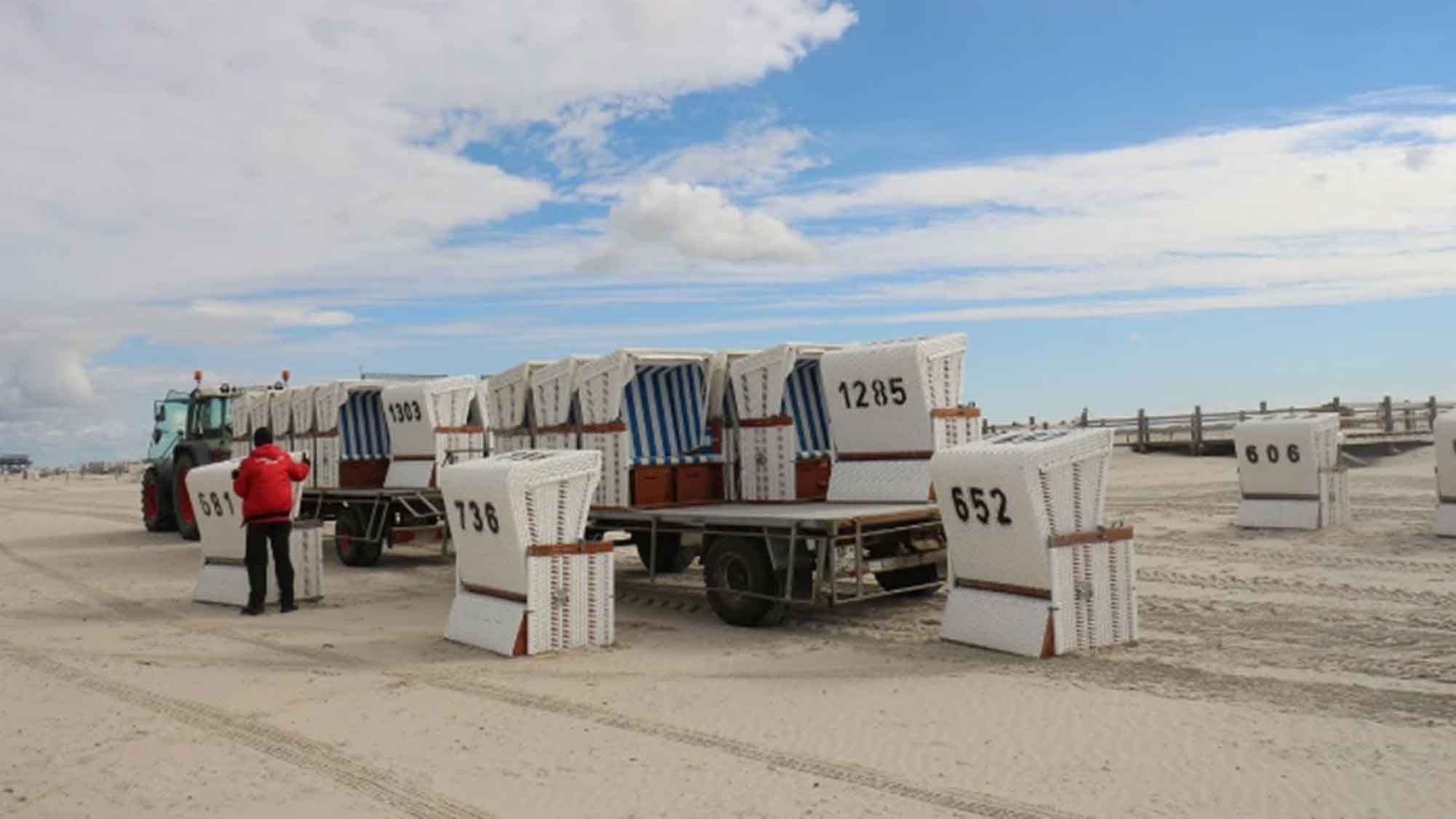 In Sankt Peter Ording kommen Strandkörbe unter den Hammer, Versteigerung am 14. Oktober 2023 am Strand In Sankt Peter Ording kommen Strandkörbe unter den Hammer, Versteigerung am 14. Oktober 2023 am Strand