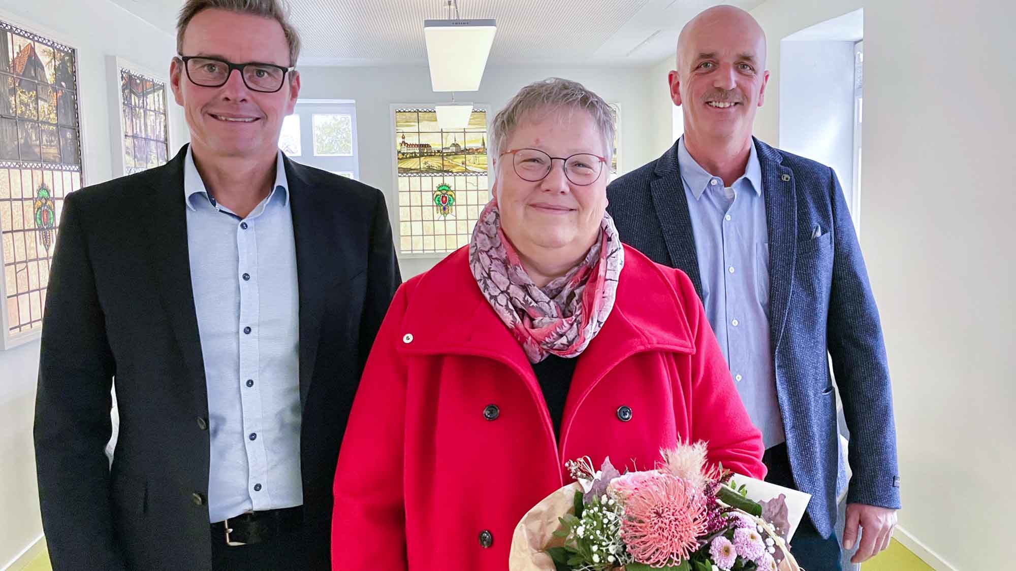 Rietberg: 40 Jahre im öffentlichen Dienst, Bürgermeister beglückwünscht Karin Schniedertöns Rietberg: 40 Jahre im öffentlichen Dienst, Bürgermeister beglückwünscht Karin Schniedertöns
