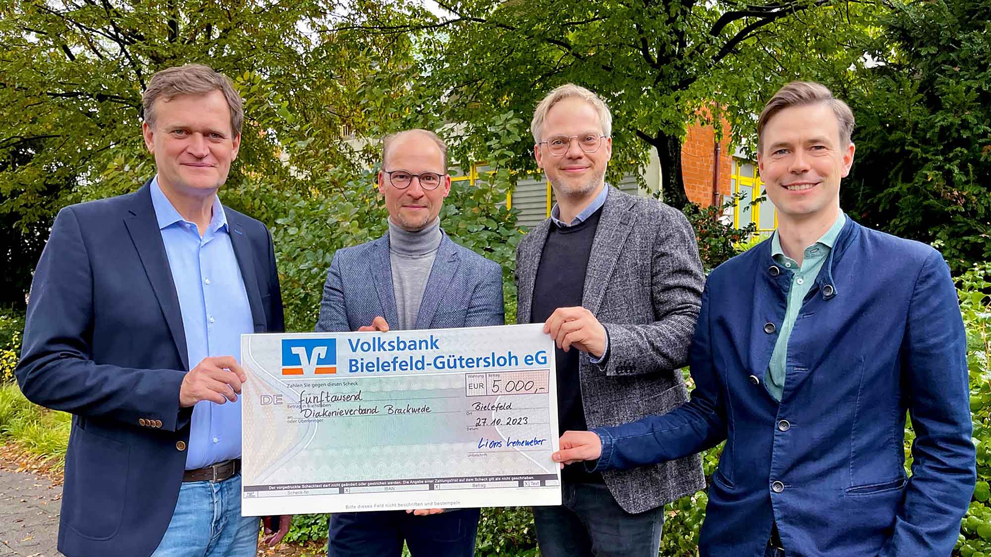 Golfen für einen guten Zweck, 5.000 Euro Erlös aus »Bielefelder Lions Golf Cup« fließt in Projekte für Kinder, Jugendliche und Familien Golfen für einen guten Zweck, 5.000 Euro Erlös aus »Bielefelder Lions Golf Cup« fließt in Projekte für Kinder, Jugendliche und Familien