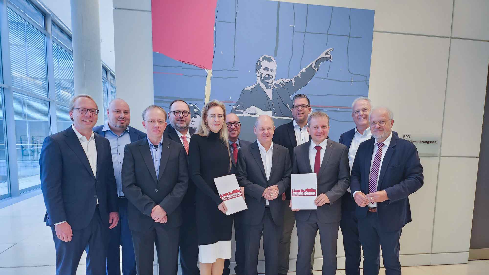 Bundeskanzler bekräftigt Zusage an finanzschwache Kommunen – Cuxhavens Erste Stadträtin überreicht Brief des Aktionsbündnisses mit klaren Forderungen Bundeskanzler bekräftigt Zusage an finanzschwache Kommunen – Cuxhavens Erste Stadträtin überreicht Brief des Aktionsbündnisses mit klaren Forderungen